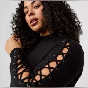Torrid Black Ribbed L/S Lace-Up Arms Top With Front Keyhole ~ 2X 🖤